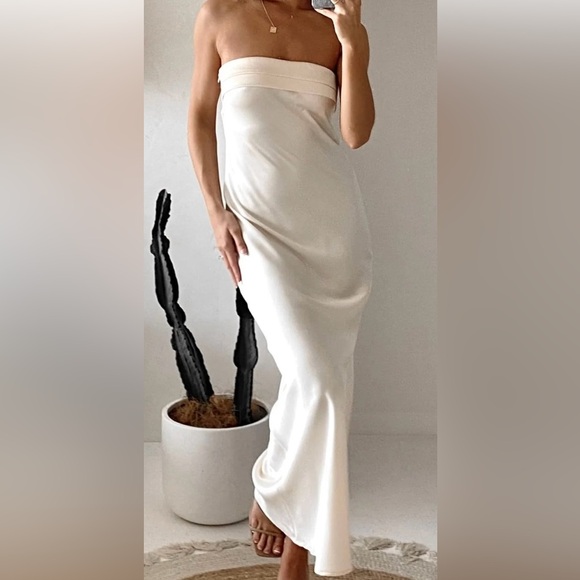 Billy J Strapless Maxi Dress- light gold - Picture 1 of 5